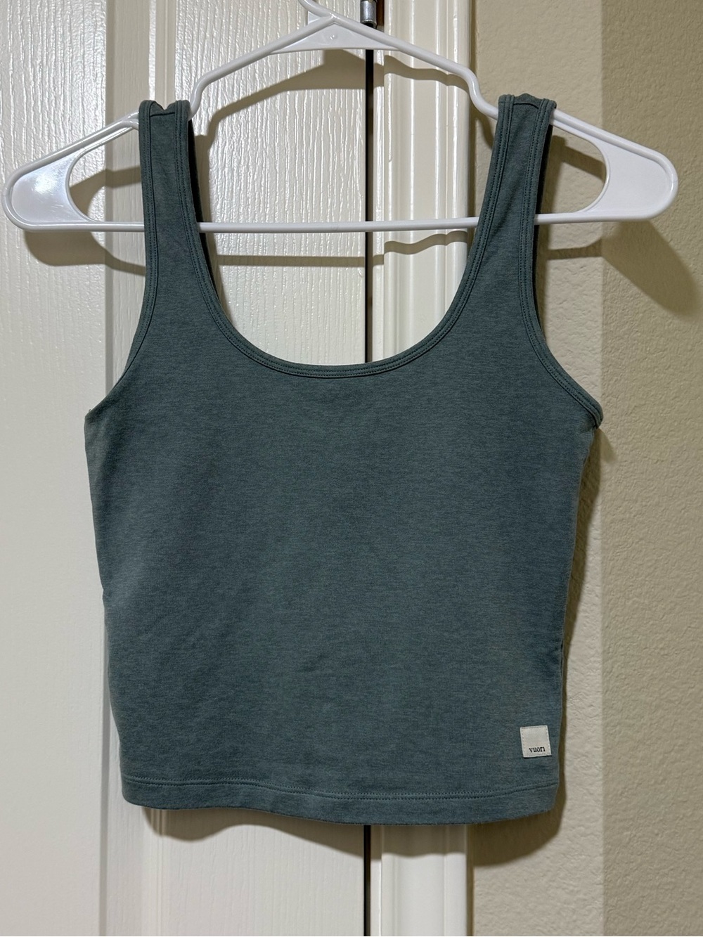 Like new Vuori Tank Crop Top size XS in Teal